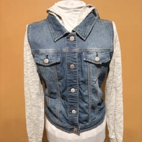 Cat & Jack Girls Denim Jacket with Gray Sleeves - Picture 1 of 6